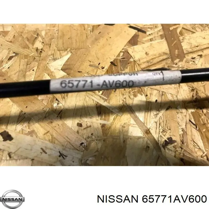  Nissan/Infiniti 65771AV600 ціна, від 7.60 USD