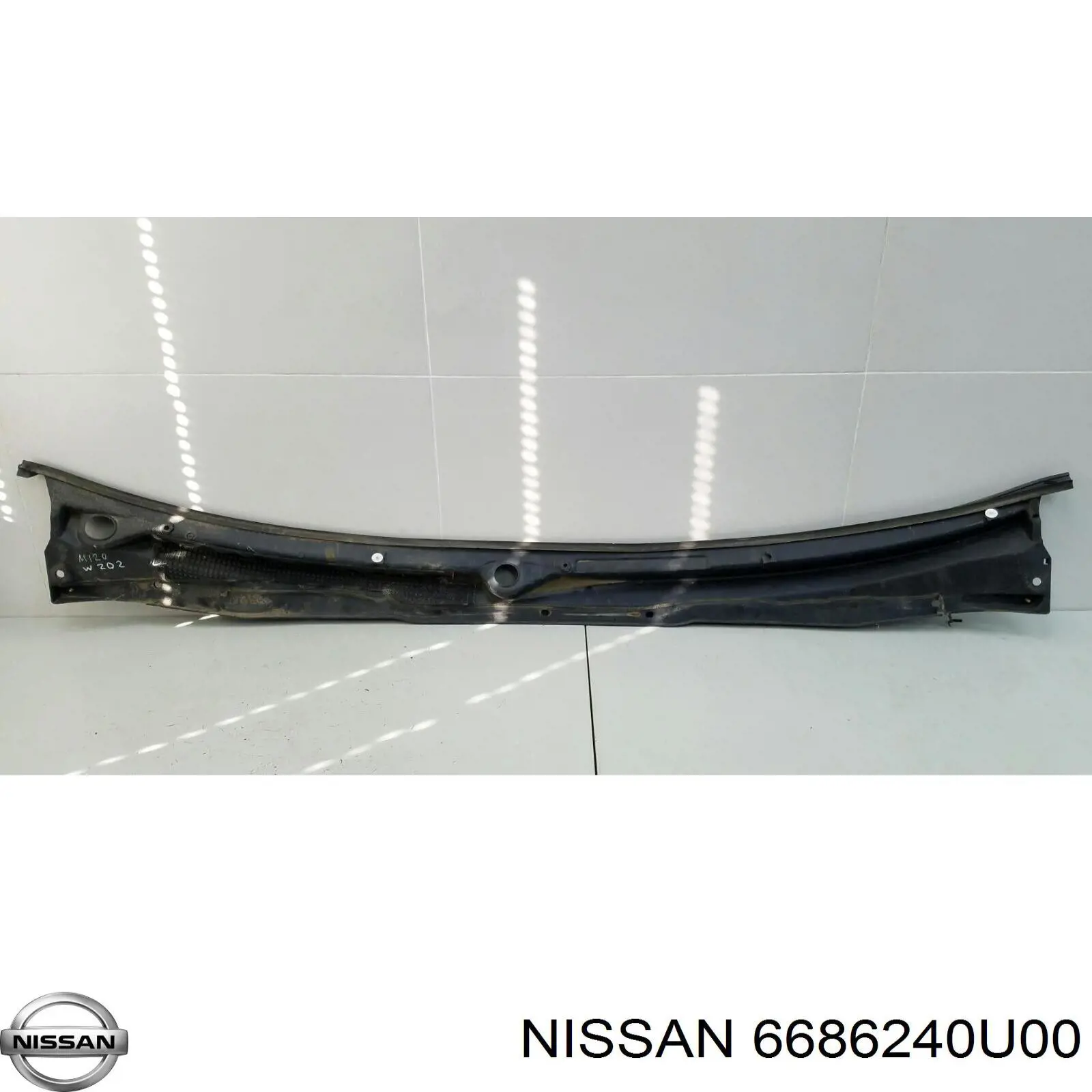 Водостік лобового скла, жабо 6686240U10 Nissan/Infiniti