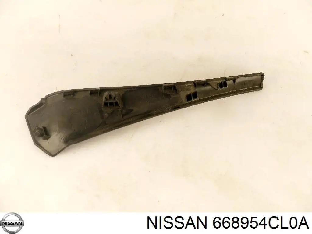 668954CL0A Nissan/Infiniti Ущільнювач арки крила