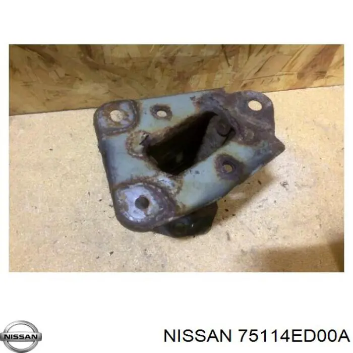 Купити 75114ED00A Nissan/Infiniti Кронштейн підсилювача переднього бампера
