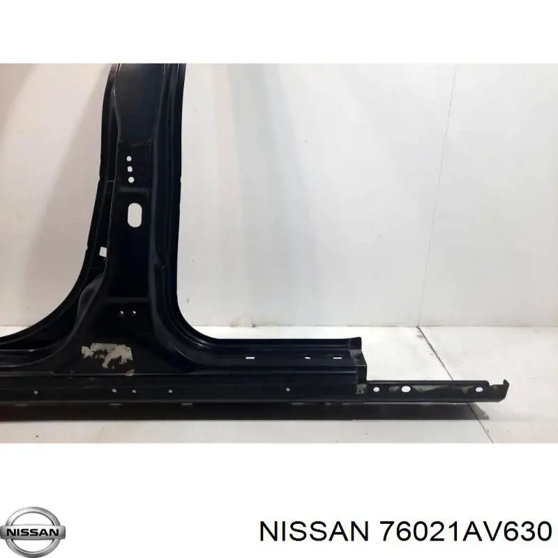 76021AV630 Nissan боковина кузова ліва