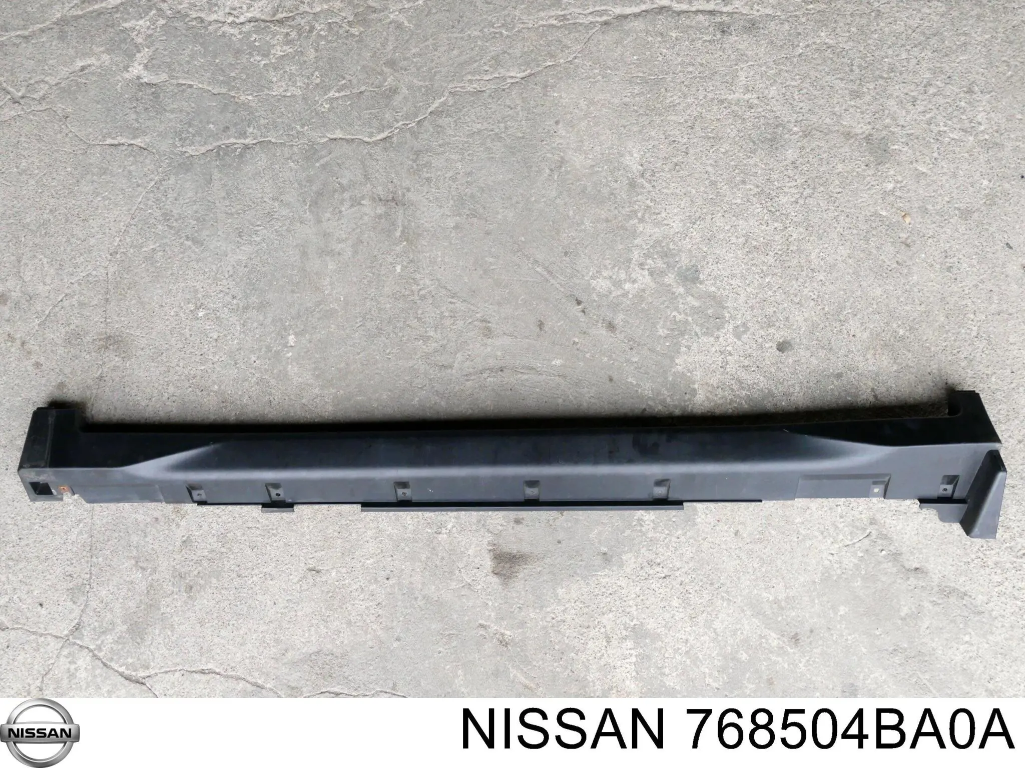 Накладка зовнішня (молдинг) порога, правий Nissan/Infiniti 768504BA0A ціна, від 38.01 USD