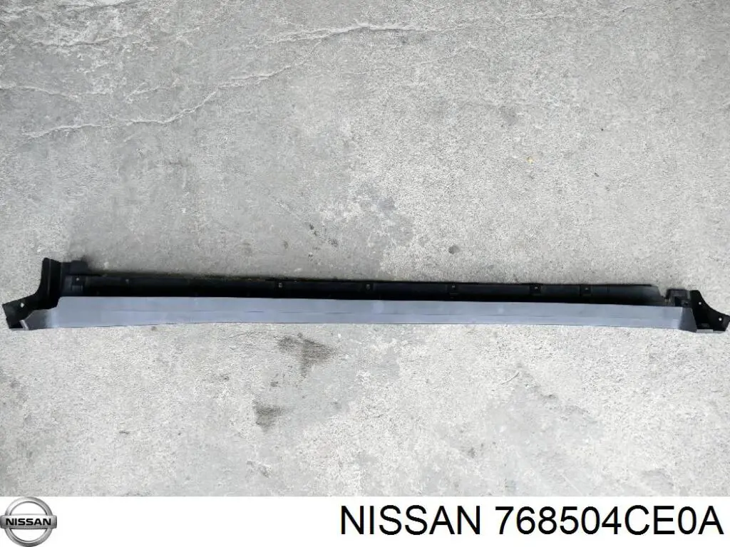 Накладка зовнішня (молдинг) порога, правий Nissan/Infiniti 768504CE0A ціна, від 42.33 USD