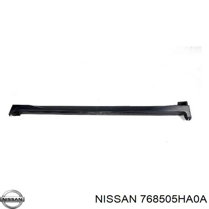 Накладка зовнішня (молдинг) порога, правий Nissan/Infiniti 768504CL0A