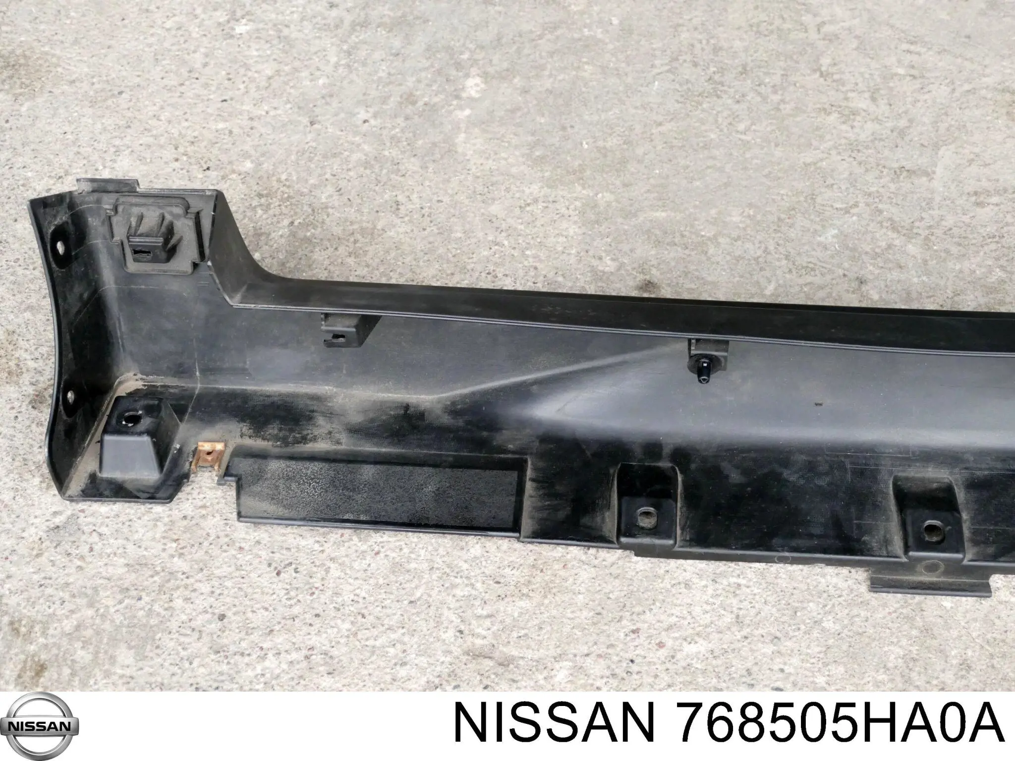 Купити 768504CL0A Nissan/Infiniti Накладка зовнішня (молдинг) порога, правий
