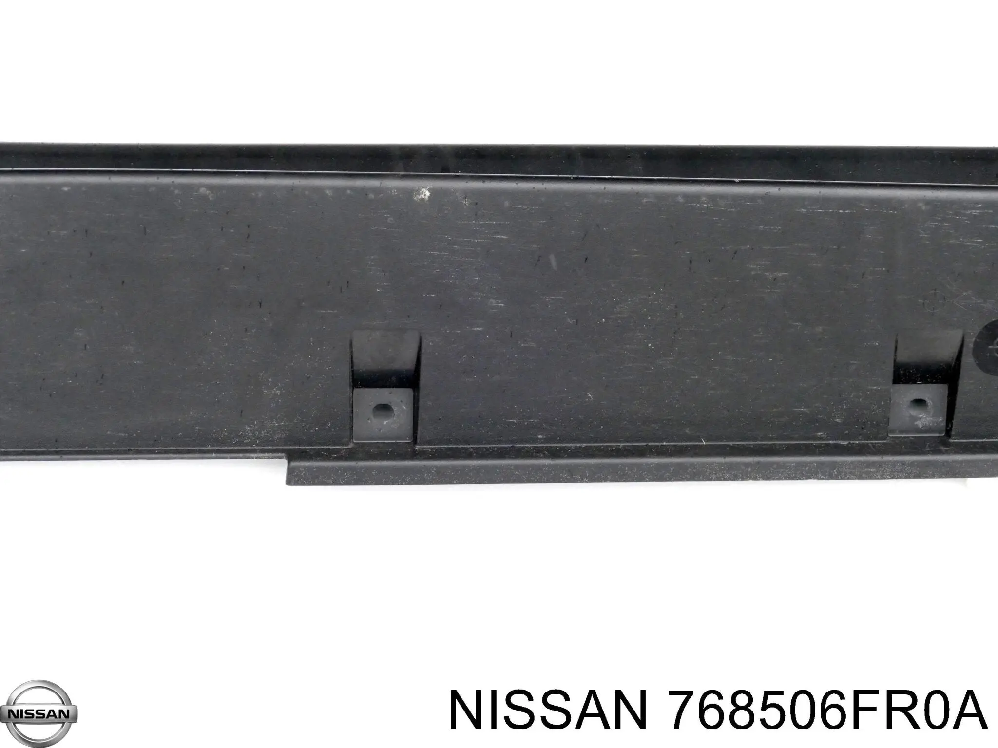 Купити 768506FR0A Nissan/Infiniti Накладка зовнішня (молдинг) порога, правий