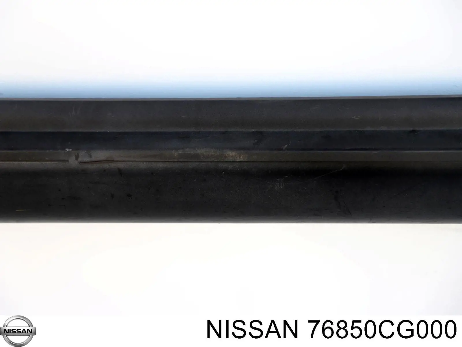 Накладка зовнішня (молдинг) порога, правий Nissan/Infiniti 76850CG000 ціна, від 10.06 USD
