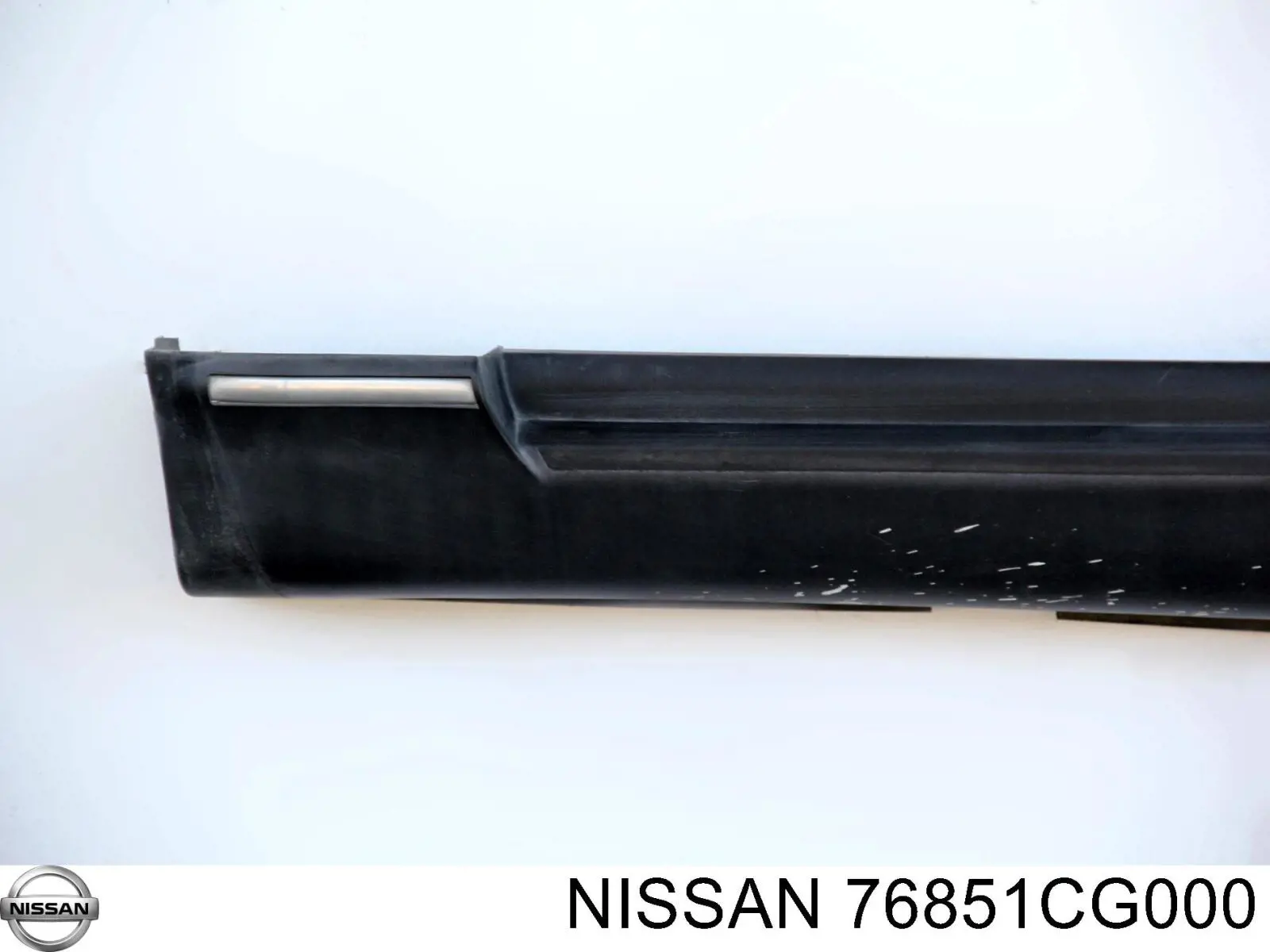 76851CG000 Nissan/Infiniti Накладка зовнішня (молдинг) порога, лівий