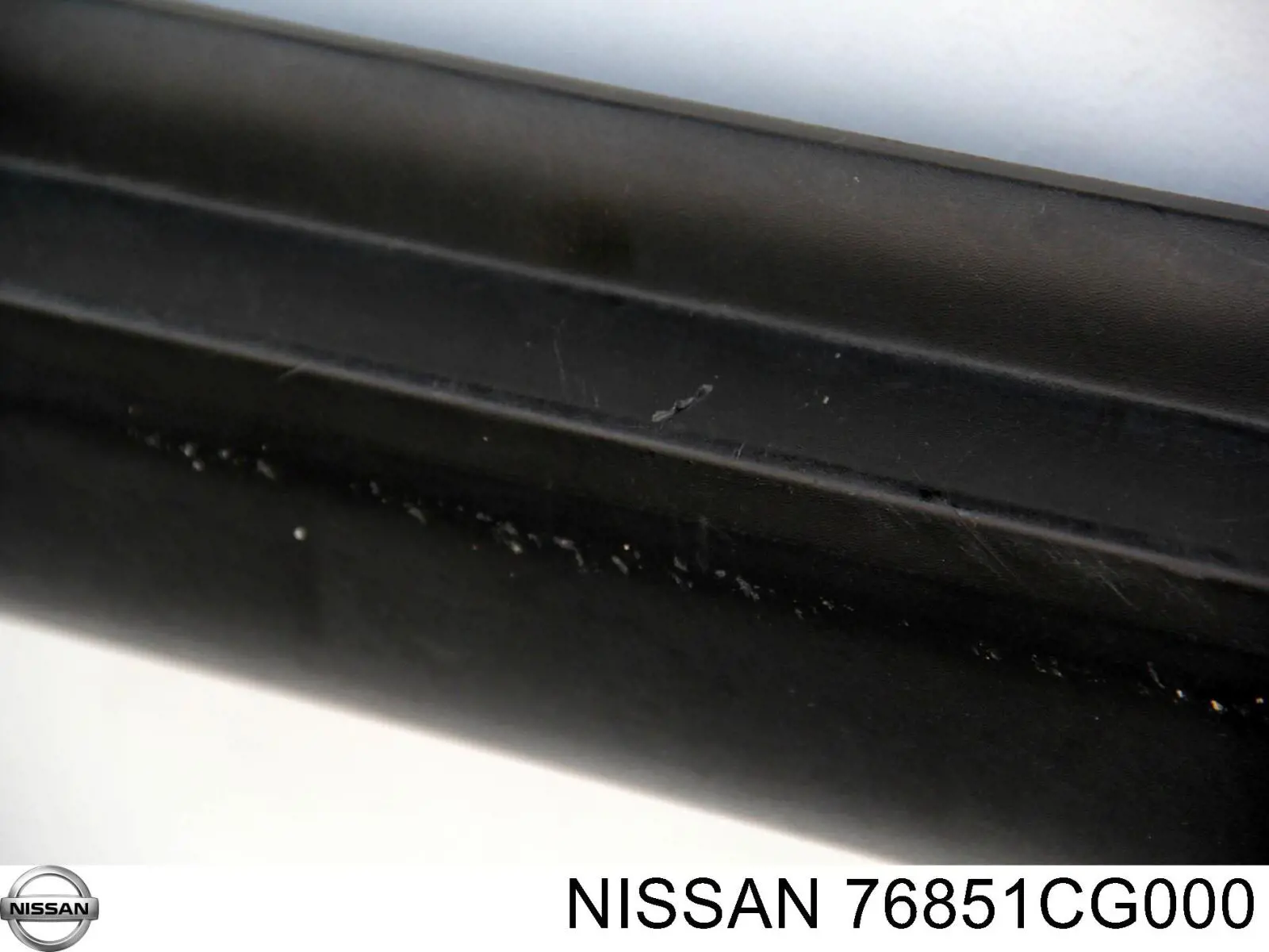 Купити 76851CG000 Nissan/Infiniti Накладка зовнішня (молдинг) порога, лівий