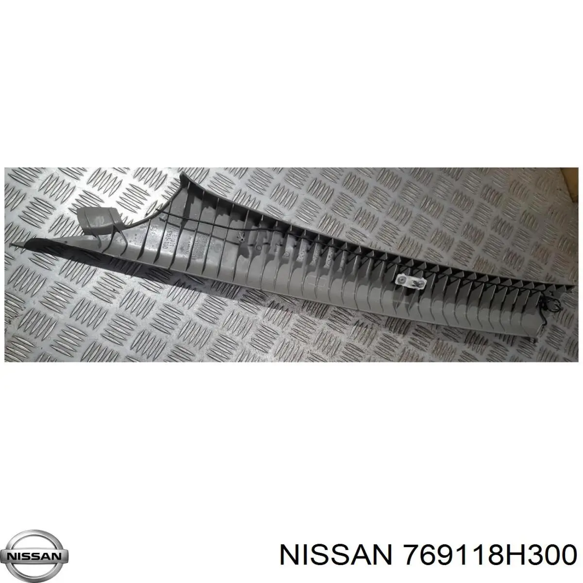Купити 769118H300 Nissan/Infiniti Обшивка стійки кузова внутрішня, передня права