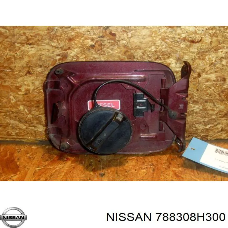 Дверцята бензобака на Nissan X-Trail  T30