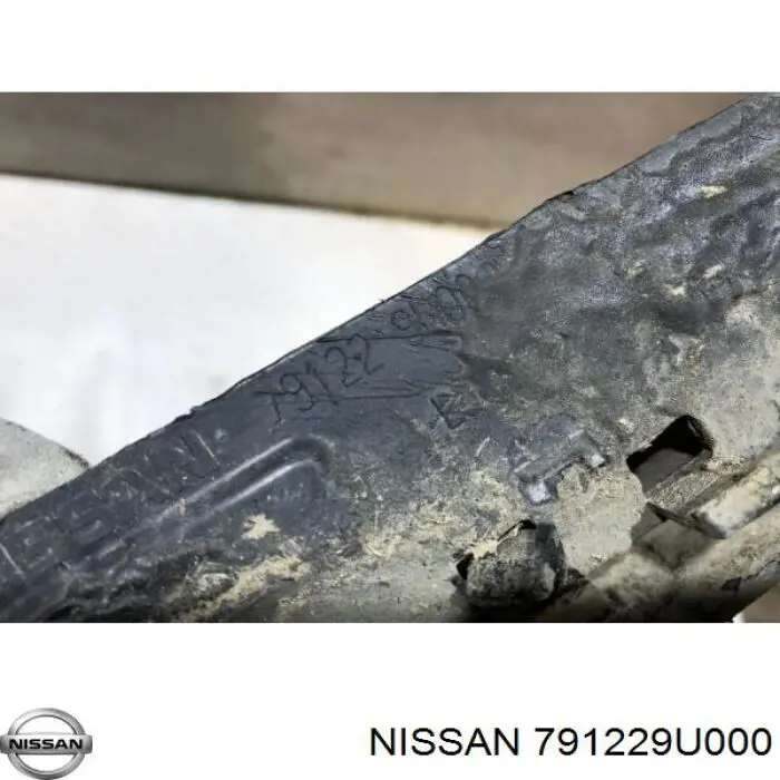Кронштейн абсорбера заднього бампера, центральний Nissan Note (E11) (Нісан Ноут)