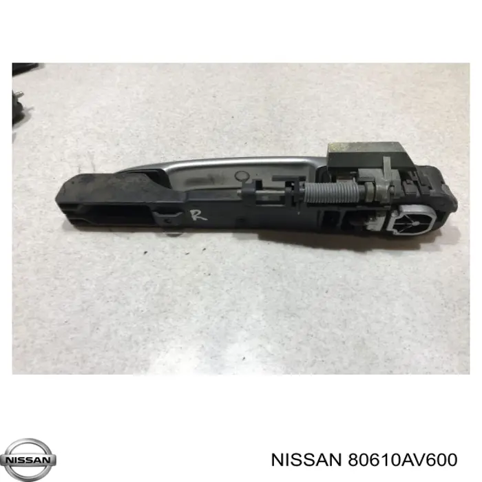 Тримач зовнішньої ручки дверей, передньої правої Nissan/Infiniti 80610AV600 ціна, від 12.67 USD