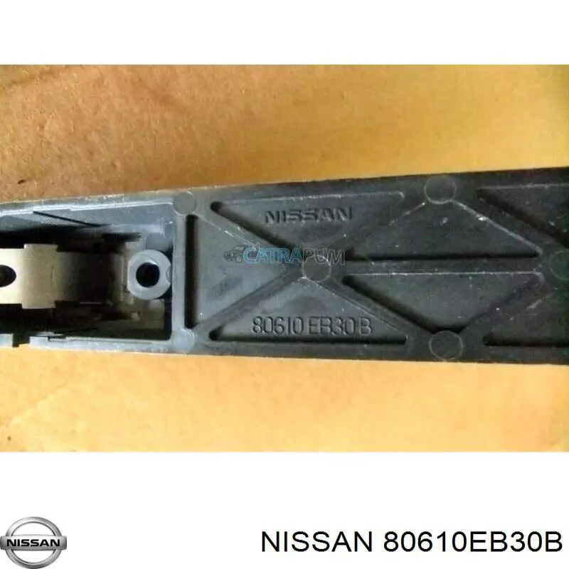 Тримач зовнішньої ручки дверей, передньої правої 80610EB30B Nissan/Infiniti