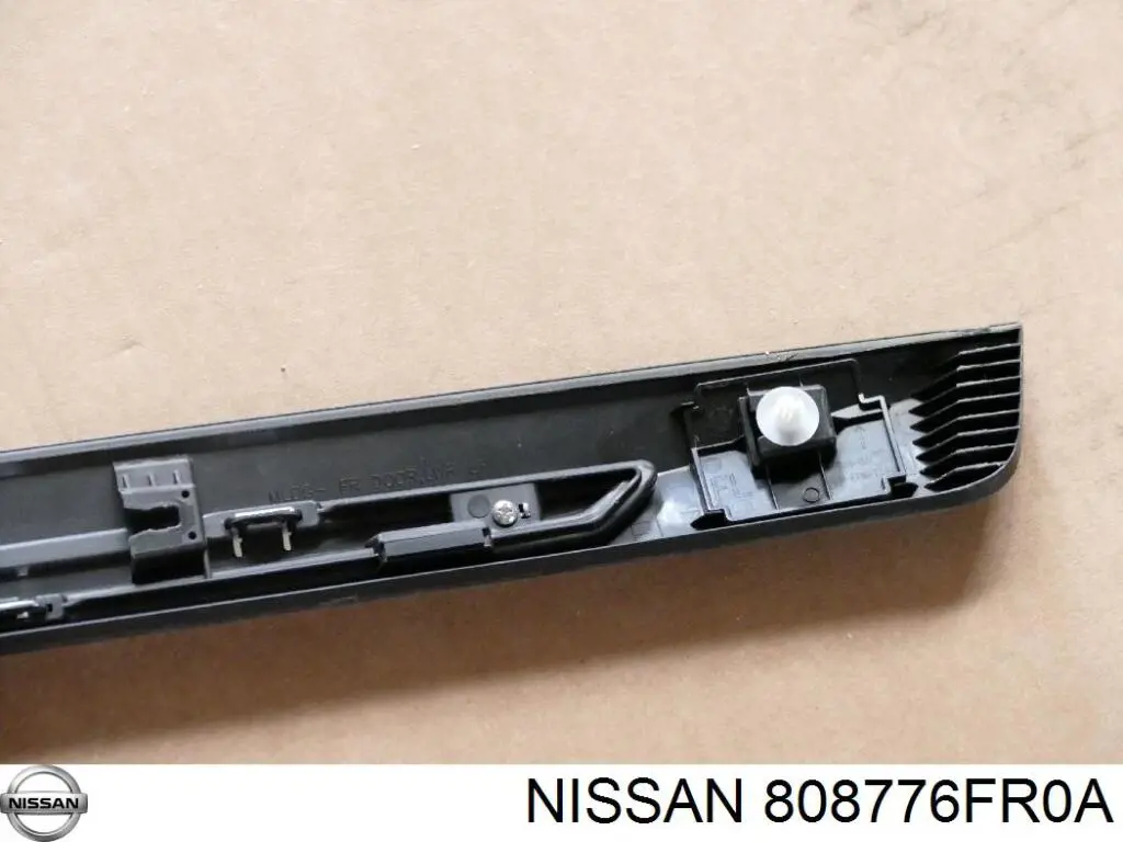 Молдинг передньої лівої двері, нижній Nissan/Infiniti 808776FR0A ціна, від 50.66 USD