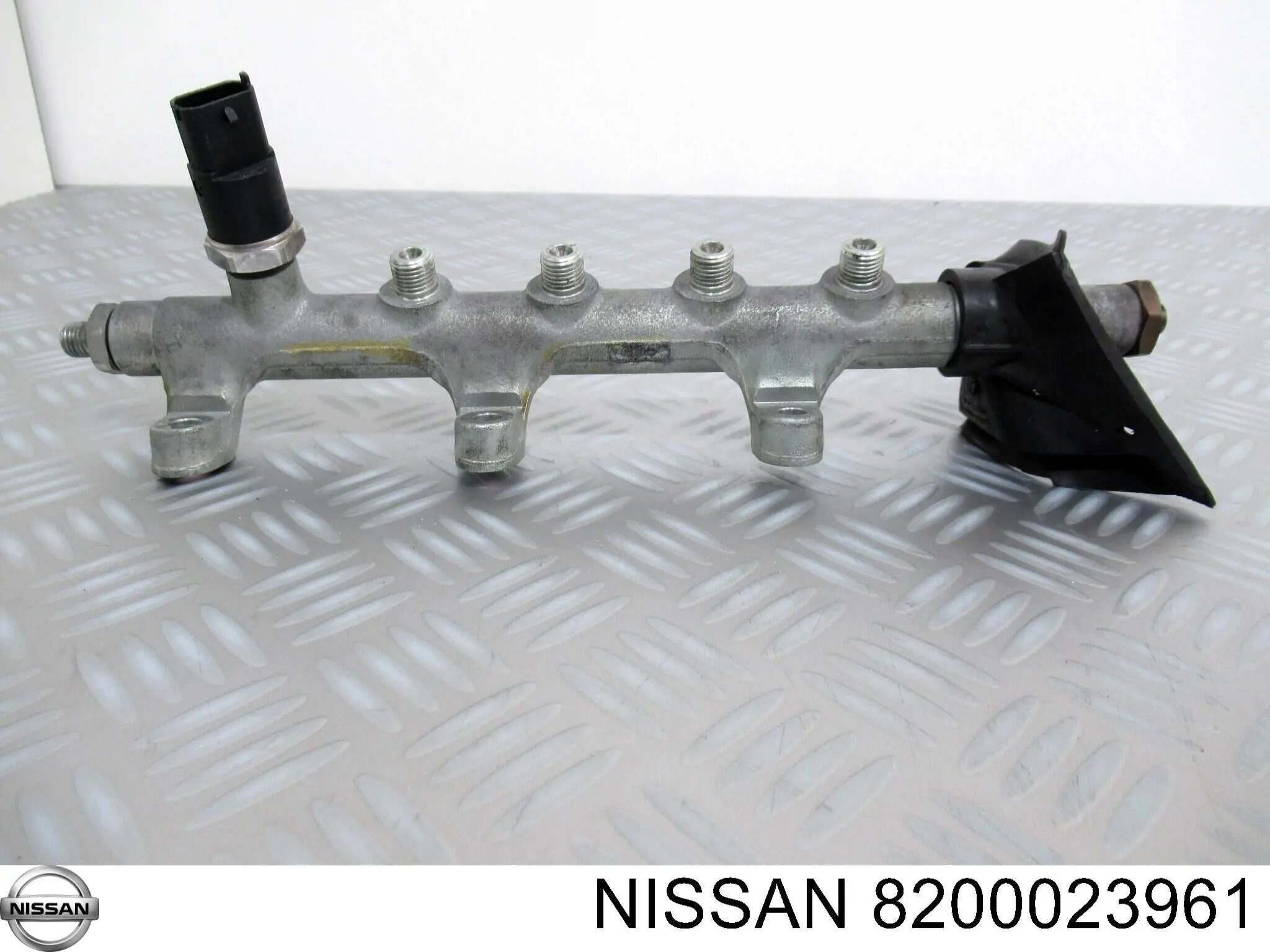 Рампа форсунок системи упорскування палива Nissan/Infiniti 8200023961 ціна, від 8.87 USD