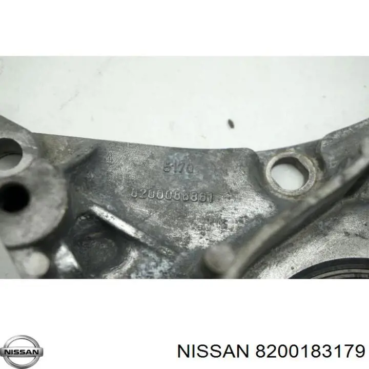 Кришка двигуна передня 8200183179 Nissan/Infiniti