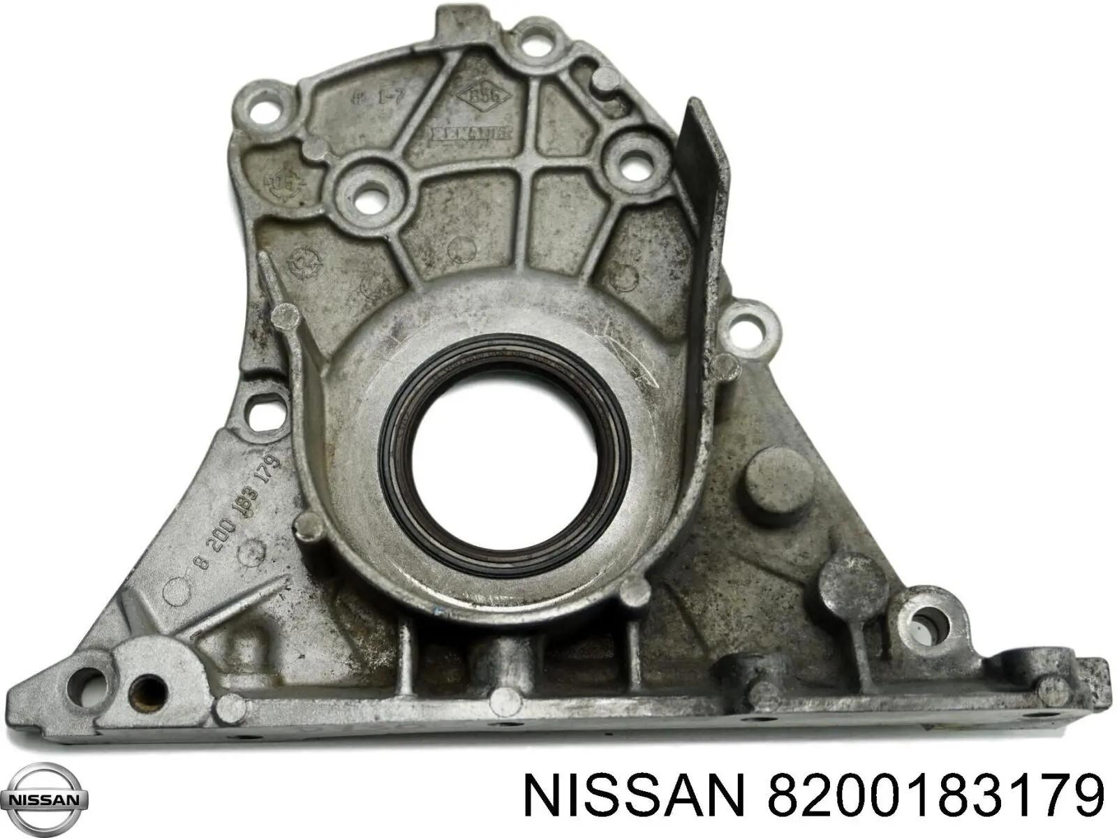 8200183179 Nissan кришка двигуна передня