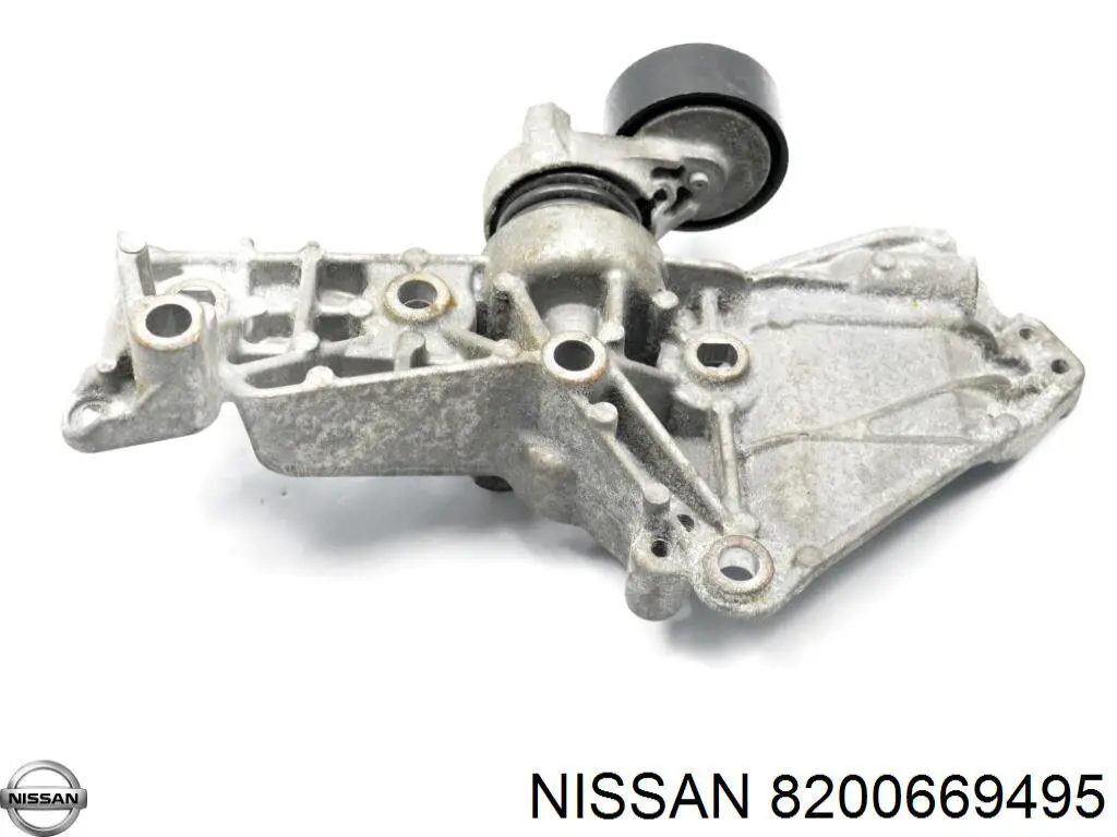 8200695957 Nissan кронштейн генератора
