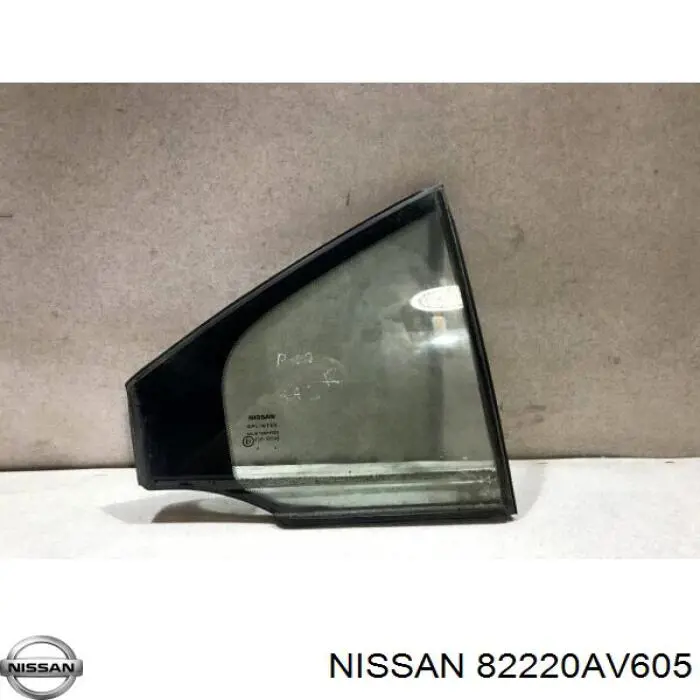 82220AV605 Nissan скло-кватирка двері, задній, правій