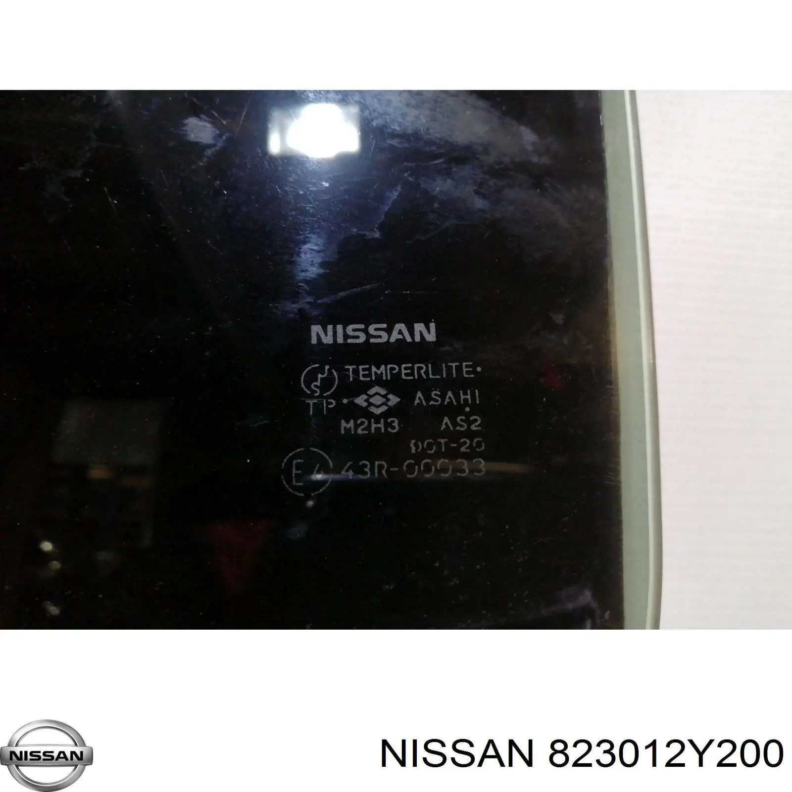 823012Y200 Nissan/Infiniti Скло задніх дверей, лівих