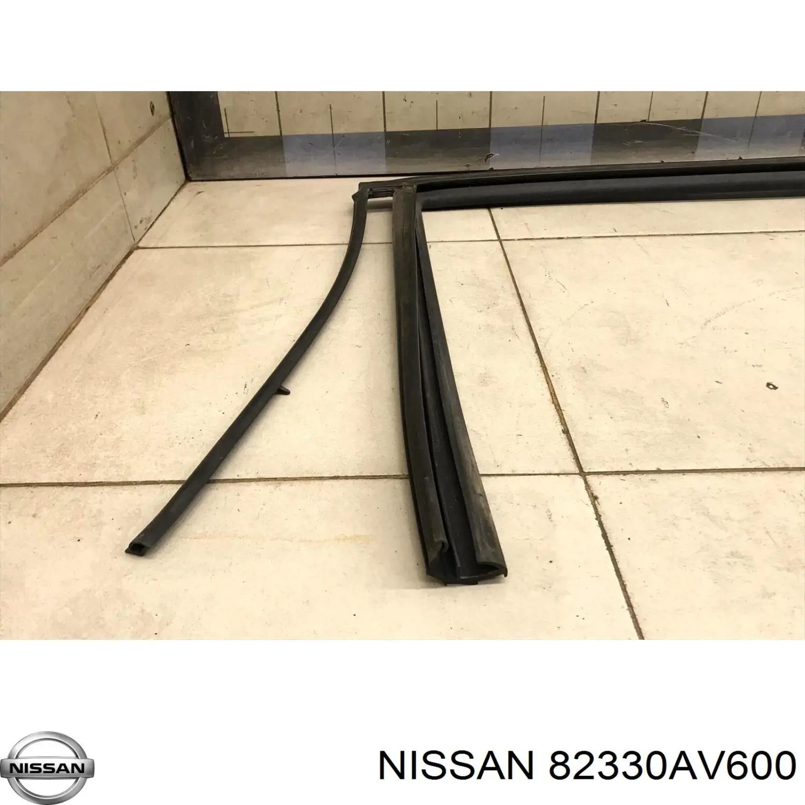 Направляюча скла рамки двері, задньої правої Nissan/Infiniti 82330AV605 ціна, від 21.24 USD
