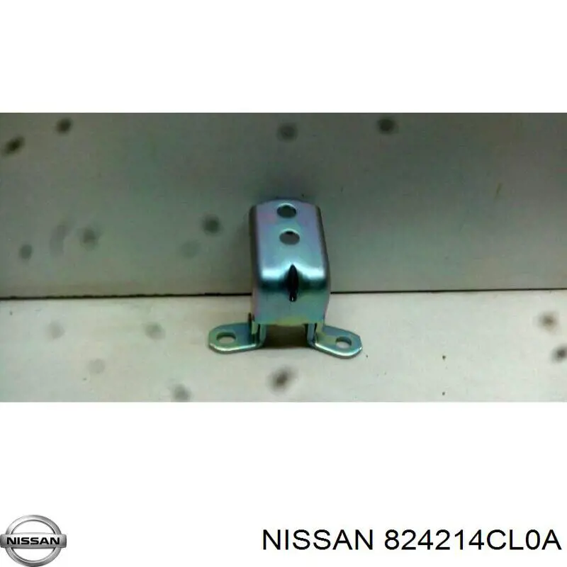 824214CL0A Nissan/Infiniti Петля задніх лівих дверей