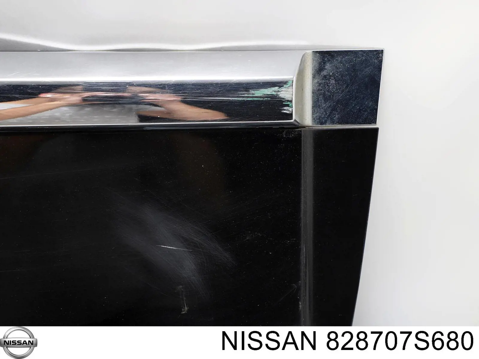 Молдинг задніх правих дверей Nissan/Infiniti 828707S680 ціна, від 50.00 USD