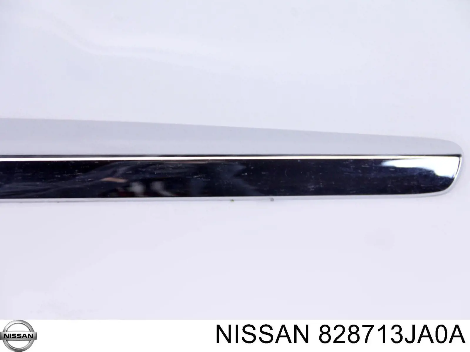 Купити 828713JA0A Nissan/Infiniti Молдинг задніх лівих дверей