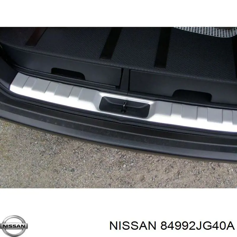 84992JG40A Nissan/Infiniti Облицювання задньої панелі багажника