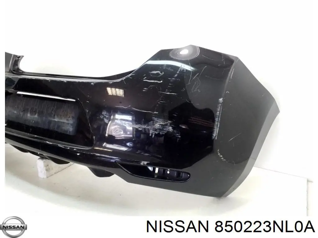 Задній бампер 850223NL0A Nissan/Infiniti