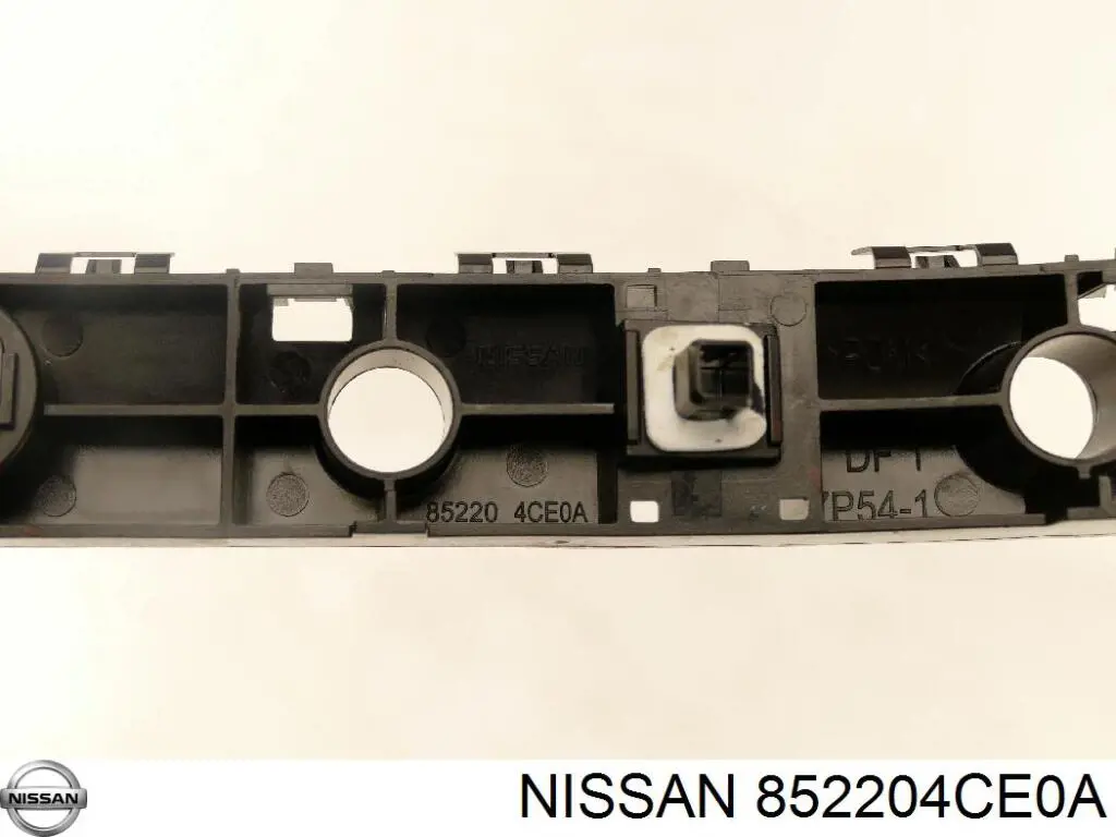Кронштейн бампера заднього, правий 852204CE0A Nissan/Infiniti