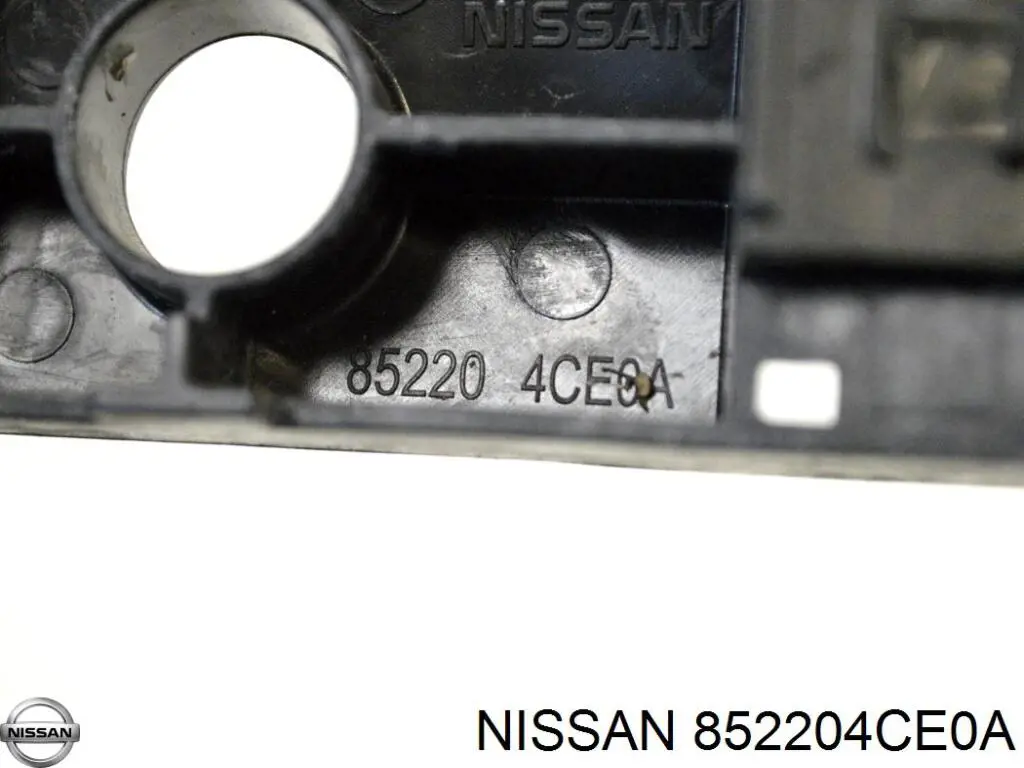 Купити 852204CE0A Nissan/Infiniti Кронштейн бампера заднього, правий