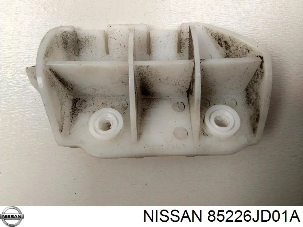 Кронштейн бампера заднього, правий Nissan/Infiniti 85226JD01A ціна, від 6.21 USD