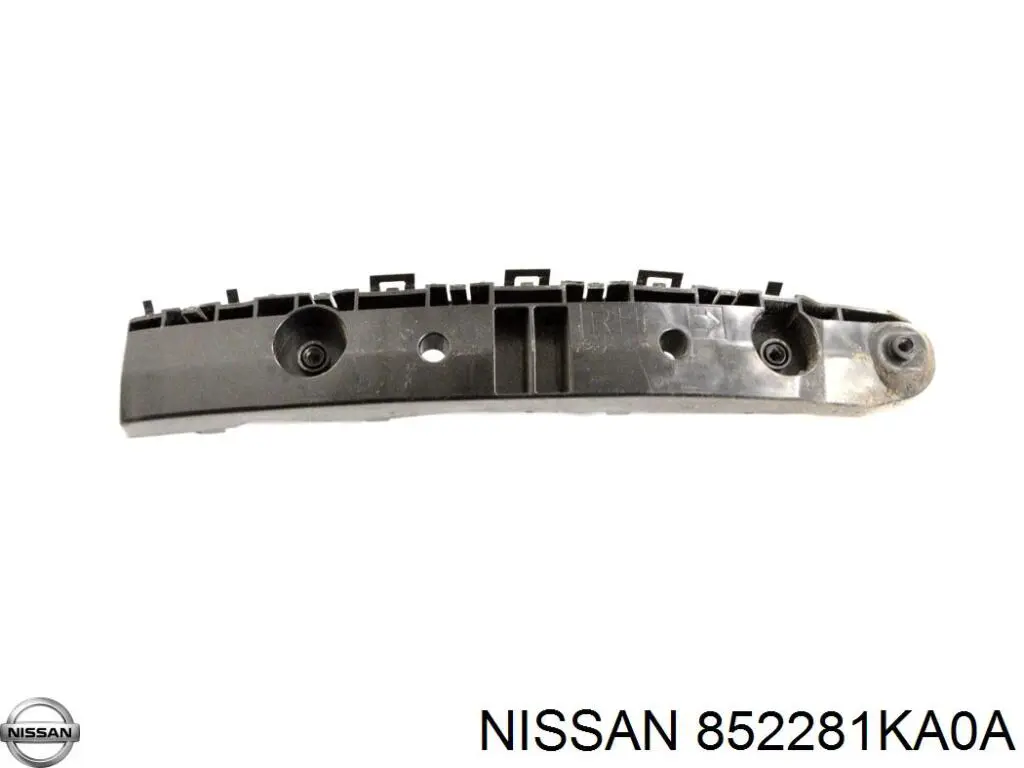 Направляюча заднього бампера, права на Nissan Juke (F15E)