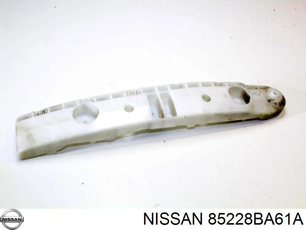 Купити 85228BA61A Nissan/Infiniti Направляюча заднього бампера, права