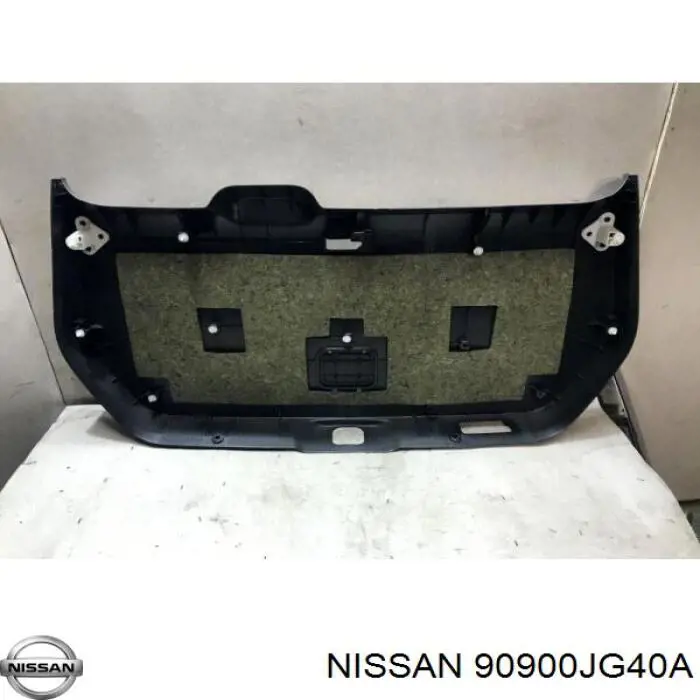 Обшивка-облицювання кришки багажника на Nissan X-Trail (T31)