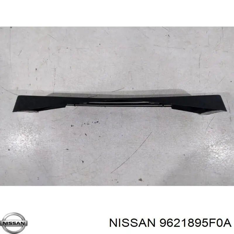 Панель кріплення номерного знака, переднього Nissan Almera CLASSIC (B10RS) (Нісан Альмера)