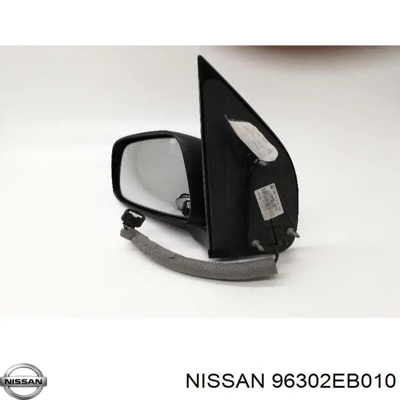 Бічне дзеркало заднього виду на Nissan Pathfinder R51M