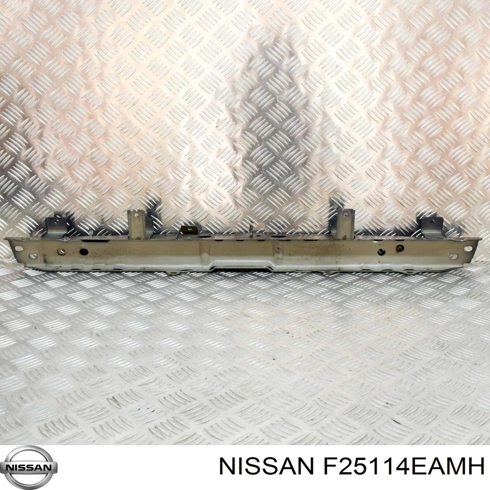 Накладка верхня передньої панелі/супорту радіатора Nissan Qashqai 2 (J11) (Нісан Кашкай)