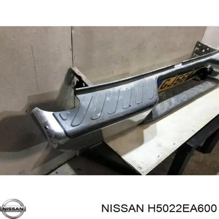  Задній бампер Nissan Navara 