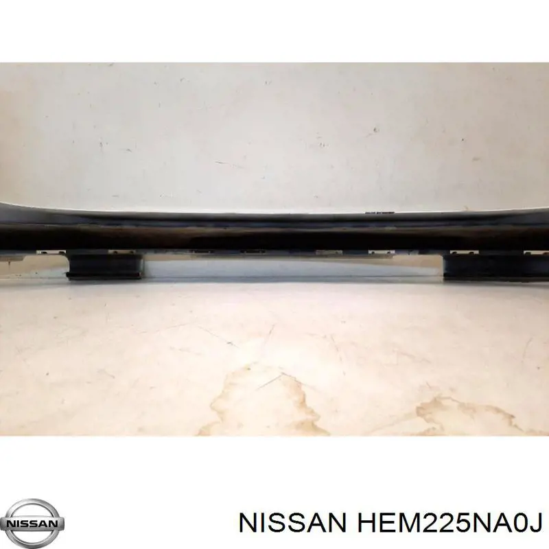Бампер задній, верхня частина HEM225NA0J Nissan/Infiniti