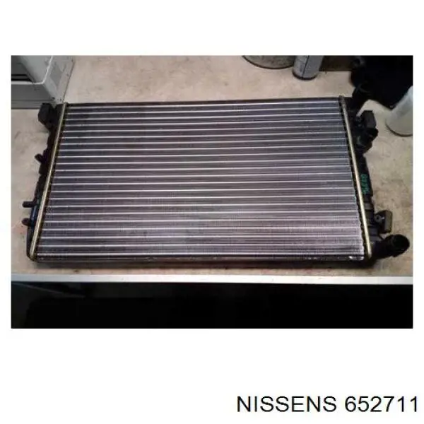 652711 Nissens радіатор охолодження двигуна