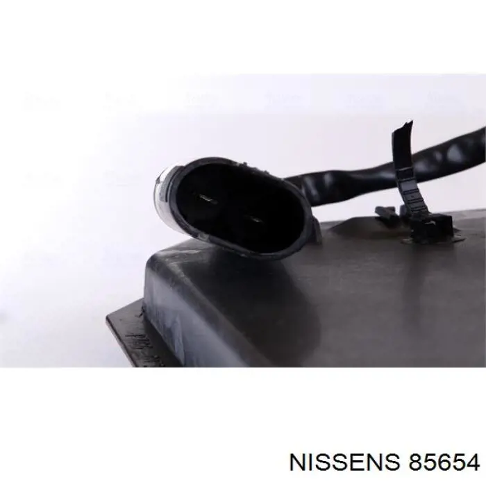 85654 Nissens дифузор радіатора охолодження, в зборі з двигуном і крильчаткою