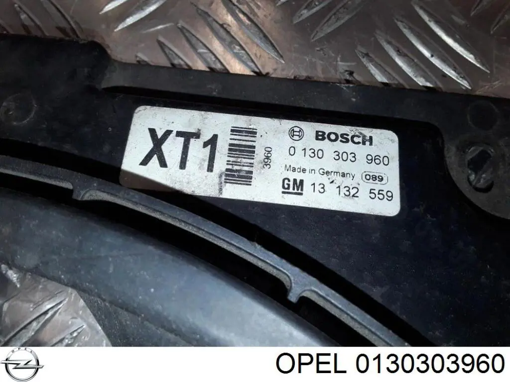 Купити 0130303960 Opel Електровентилятор охолодження в зборі (двигун + крильчатка)
