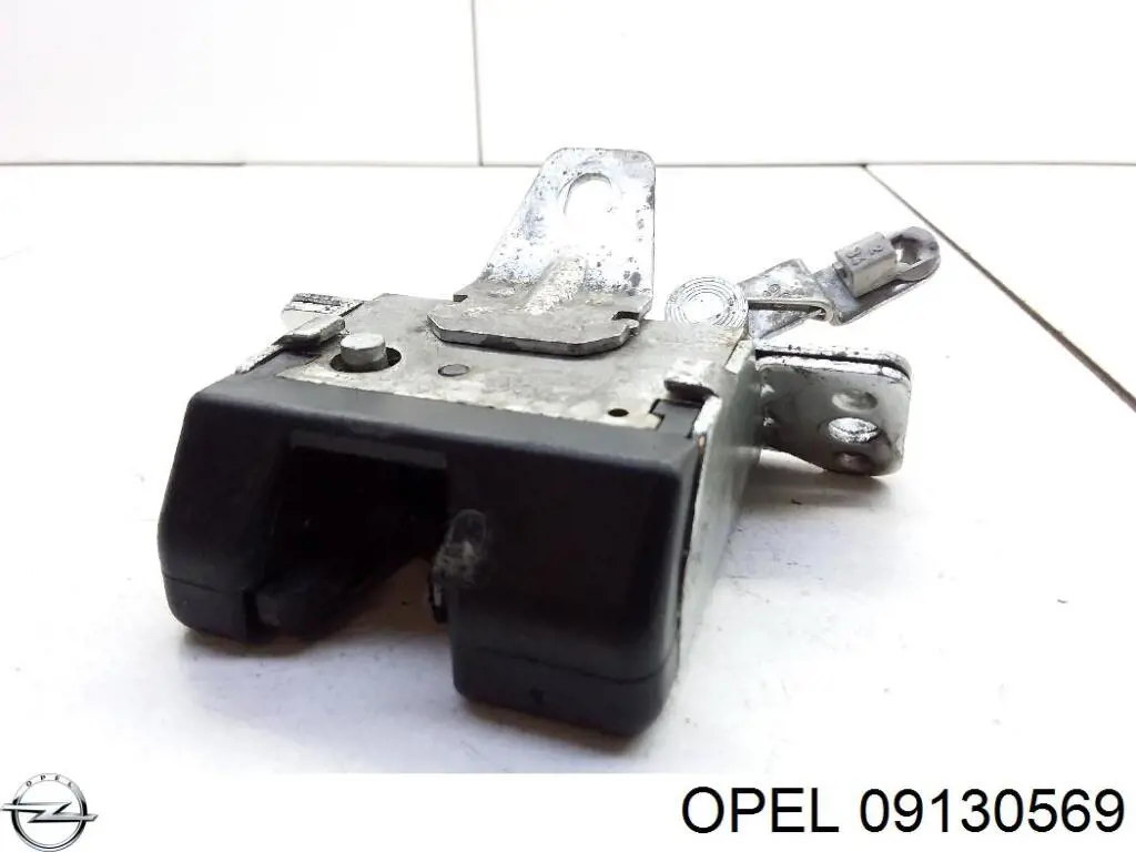 09130569 Opel замок кришки багажника/задньої 3/5-ї двері, задній