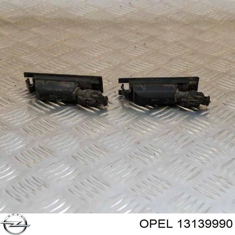 Ліхтар підсвічування заднього номерного знака 13139990 Opel