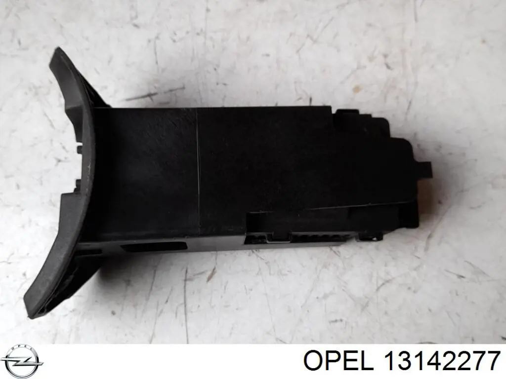 Замок відкривання лючка бензобаку 13142277 Opel