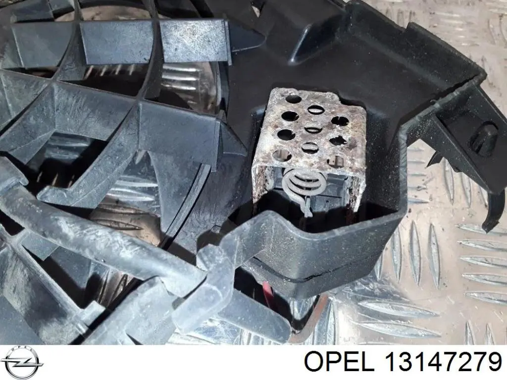Купити 13147279 Opel Електровентилятор охолодження в зборі (двигун + крильчатка)