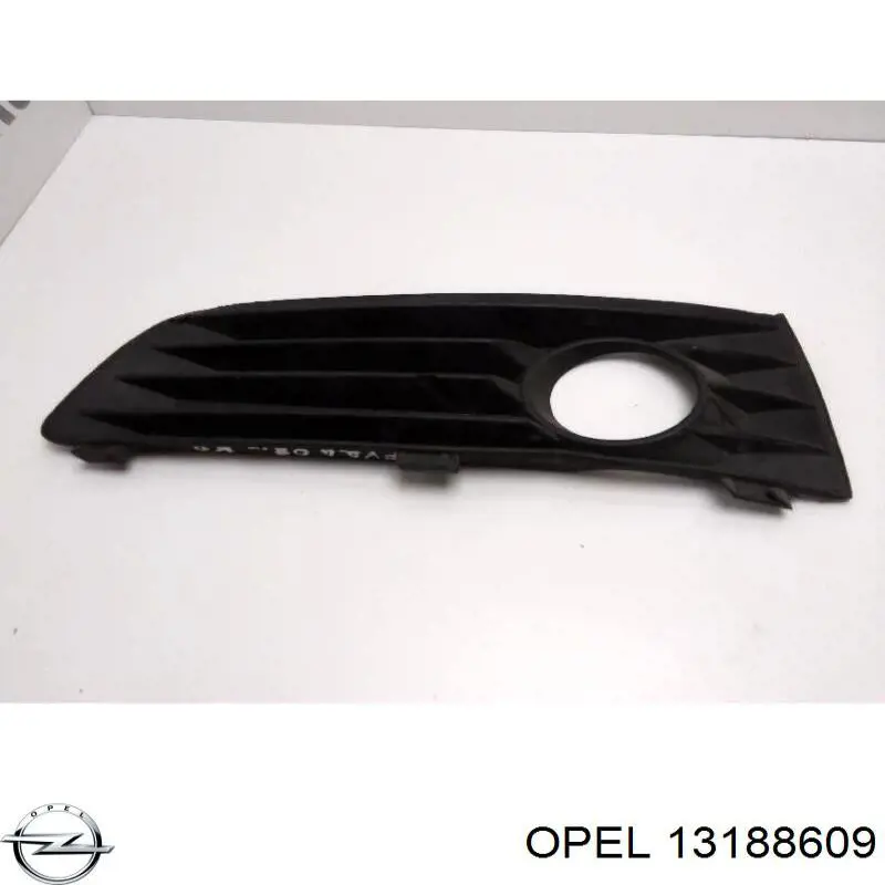 Купити 13188609 Opel Заглушка ПТФ бампера переднього ліва